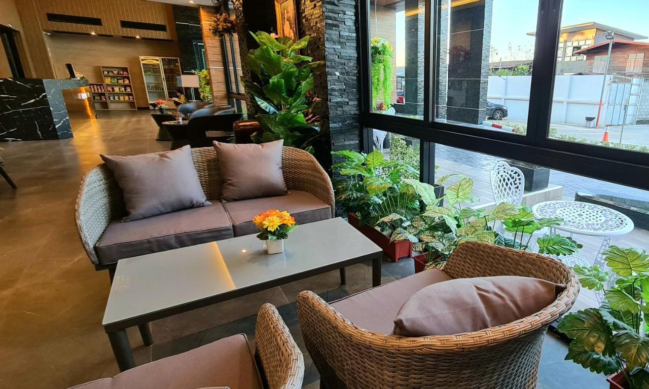 The Room Boutique Hotel Sakon Nakhon Extérieur photo