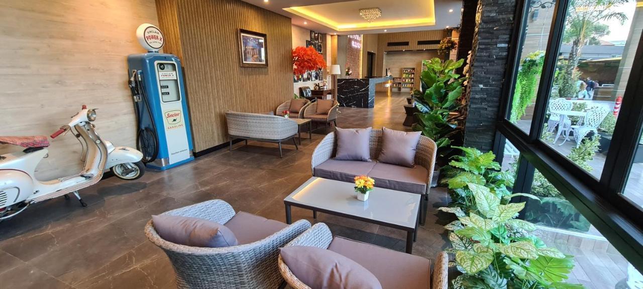 The Room Boutique Hotel Sakon Nakhon Extérieur photo